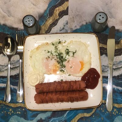 Яичница с сосисками в Чайхана 24 Халяль по цене 380 ₽