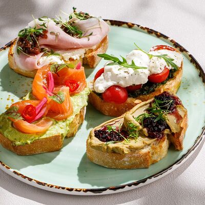 Ассорти Брускетт в Чайхана Пахвала по цене 1500 ₽