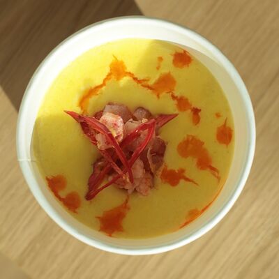 Крем-суп из кукурузы с креветками в oh my toast по цене 580 ₽