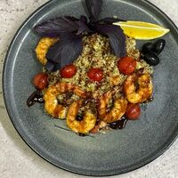 С киноа авокадо и креветкамив Масаго