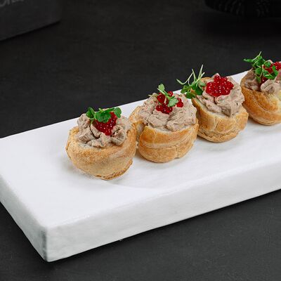 Профитроли с паштетом из куриной печени в Интонация по цене 850 ₽