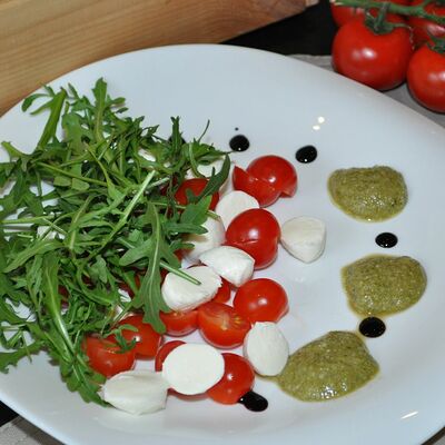 Салат Капрезе в PrestoMia по цене 540 ₽