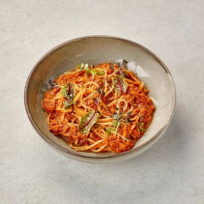 Спагетти с соусом Болоньезе в Пеперончино по цене 565 ₽