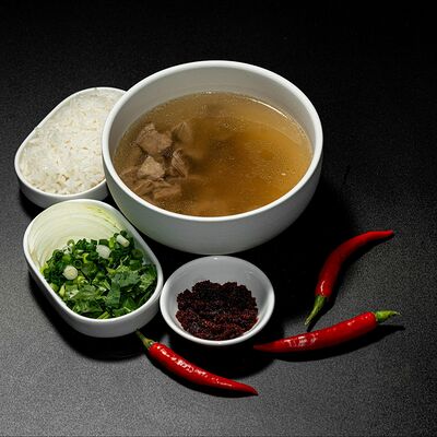 Суп говяжий + рис + острый соус + зелень в Pi Am Перчик по цене 1165 ₽