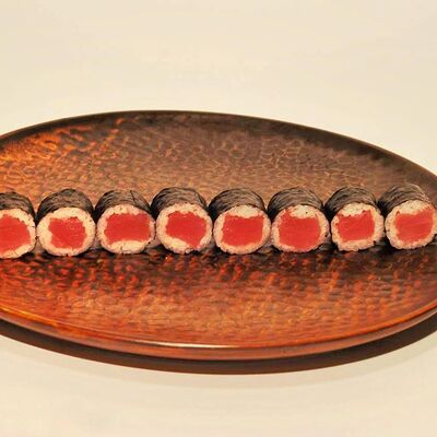 Мини-ролл с тунцом еллоуфин в Sushimarket по цене 680 ₽