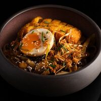 Удон с хрустящим цыпленком и маринованным яйцом в Первый