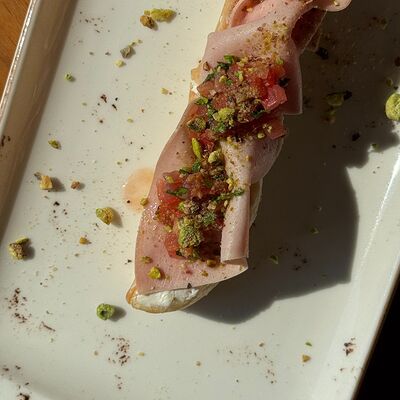 Французский багет с мортаделлой и томатной сальсой в MeatBarrique по цене 500 ₽