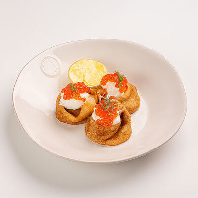 Блины со сметаной и крас. икрой в Сыроварня по цене 145000 сум