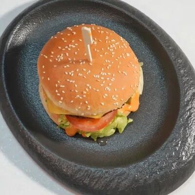 Бургер c говядинойв Edateca по цене 750 ₽