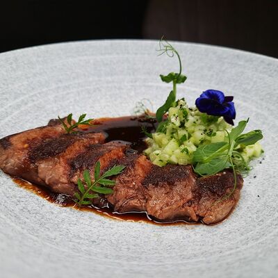 Татаки из говядины в Oysters по цене 650 ₽