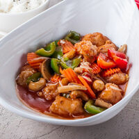 Куриное филе с овощами в кисло-сладком соусе в BonoBo