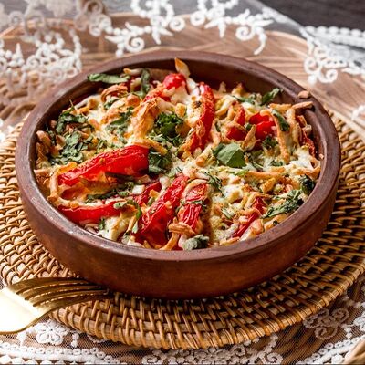 Сулугуни с томатами на кеце в Алазани по цене 610 ₽