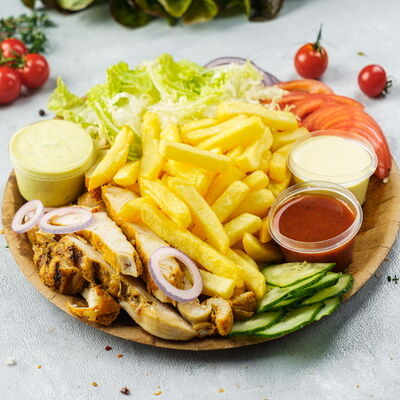 Тарелка в Шаурма на углях Шаум по цене 580 ₽