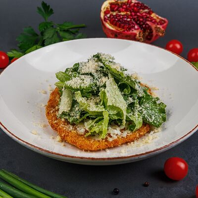 Шницель куриный с салатом в Руки ВВерх! Бар по цене 680 ₽