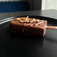 Чизкейк-эскимо Сникерс в Filippe