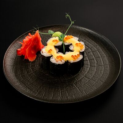 Ролл с креветкойв Oji по цене 390 ₽