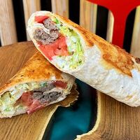 Шаурма цезарь с говядиной в Umami