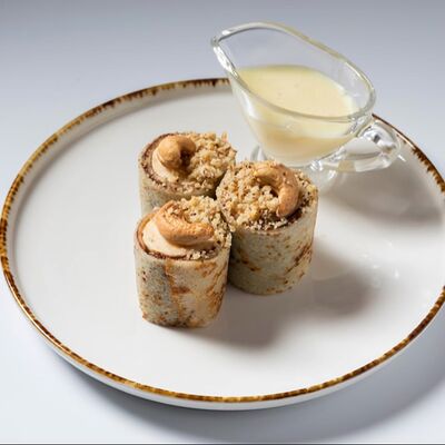 Ролл блинный с бананом и шоколадным соусом в Пепперони по цене 320 ₽