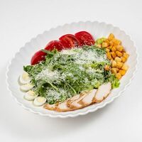 Салат Цезарь с курицей в Aroma