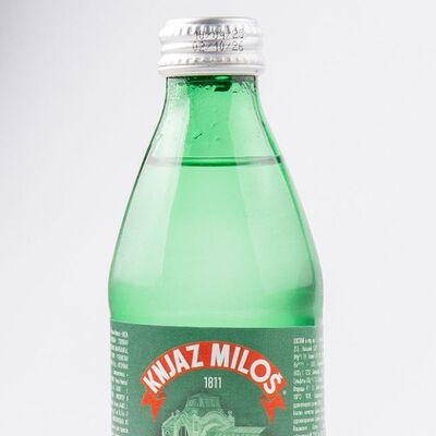Минеральная вода Knjaz Milos сильногазированная в Ukusno по цене 190 ₽