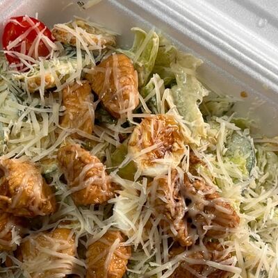 Теплый салат с говядиной в Roll Street по цене 500 ₽