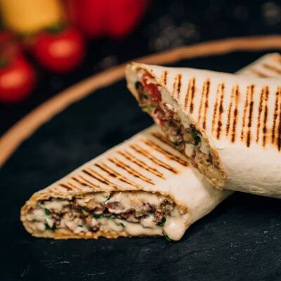 Шаурма с сыром в FoodBox по цене 560 ₽