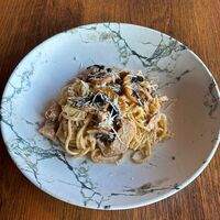 Паста с цыпленком и грибами в BBJ Grill & Bar