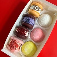 Набор десертов Моти и макарон 7 в Miracle bakery