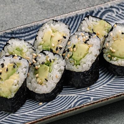 Хосомаки авокадо в Umami по цене 380 ₽