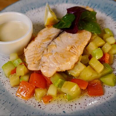 Лосось с овощами в Татарская Усадьба по цене 1690 ₽