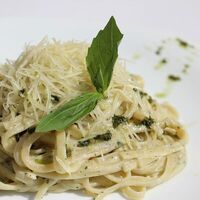 Паста с курицей и соусом песто в Пусан