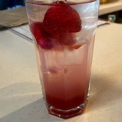 Лимонад клубникав Жуир по цене 270 ₽