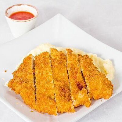 Шницель куриный с пюре в Луиджи & Тосё по цене 199