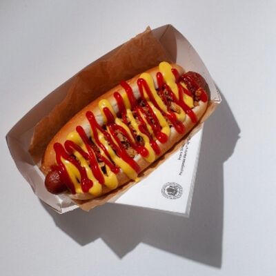 Хот-дог с говяжьей сосиской в Surf Coffee x Kuta по цене 280 ₽