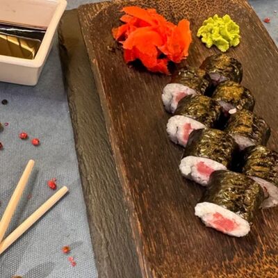 Маки с тунцом в ШУМАН по цене 430 ₽