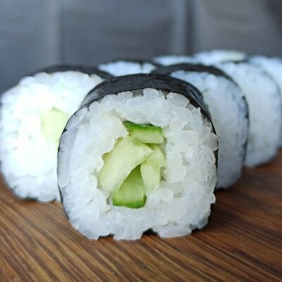 Мини с огурцом в ГансРолл по цене 190 ₽