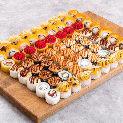 Набор Два килограмма hot в СушиGood по цене 2399 ₽