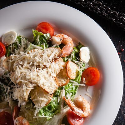 Цезарь с креветками в Рыцарь Beer по цене 970 ₽