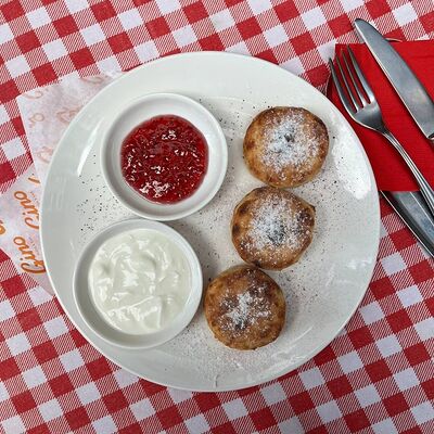 Сырники с джемом и сметаной доставка в Gino Pizza по цене 510 ₽