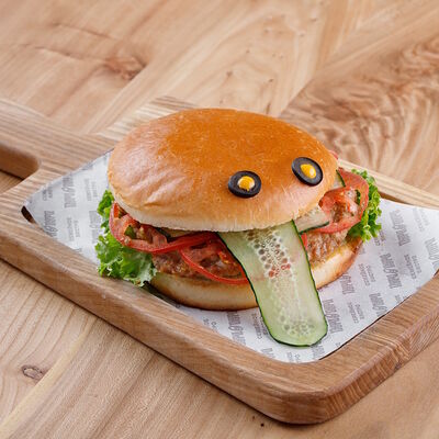 Бургер с куриной котлетой в ПуриПури по цене 550 ₽