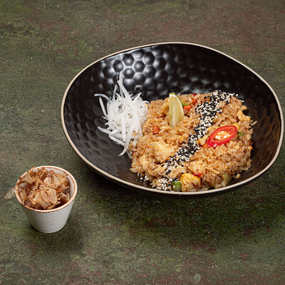 Жареный рис с курицей в Бай Тай по цене 630 ₽