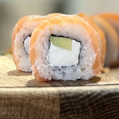 Филадельфия лайт с авокадо в ГансРолл по цене 985 ₽