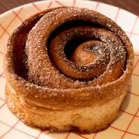 Пряная булка с ромом в Special