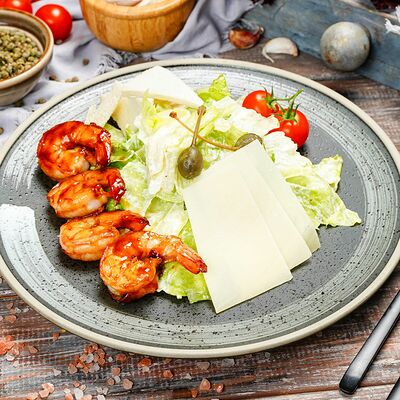 Салат Цезарь с креветками в Геленджик по цене 750 ₽