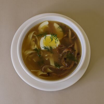 Бульон с курицей, вешенками, яйцом всмятку и лапшой в Пряный Тимьян по цене 380 ₽