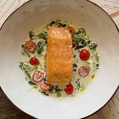 Лосось в сливочном соусе со шпинатомв Дом для Дома по цене 880 ₽