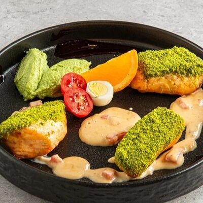 Семга под фисташковой корочкой в Aura Shubar по цене 7330 ₸