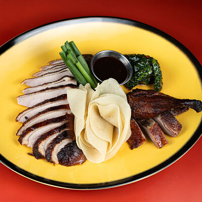 Утка по-гонконгски (половина) в Pong по цене 2300 ₽