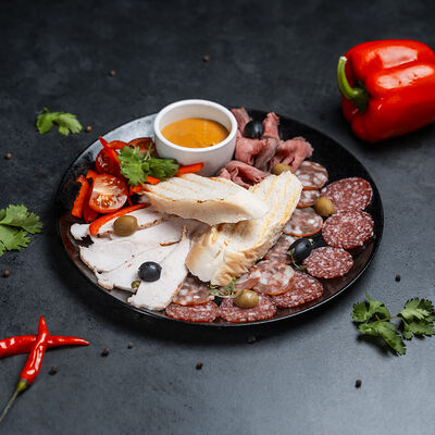 Мясные деликатесы 500гр в Честнок по цене 1900 ₽