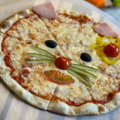 Детская пицца Маргарита в Вэллей кафе по цене 750 ₽